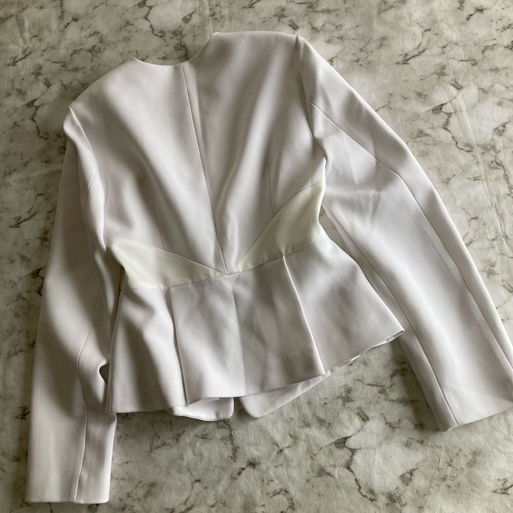 Crisp White blazer BCBGMaxAzria - Picture 5 of 9